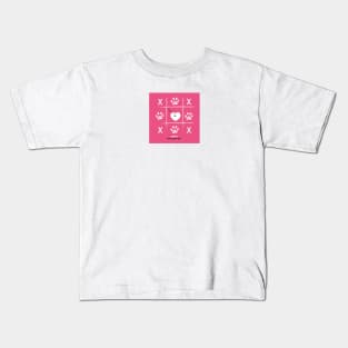 Tic tac toe game with paw prints pink Kids T-Shirt